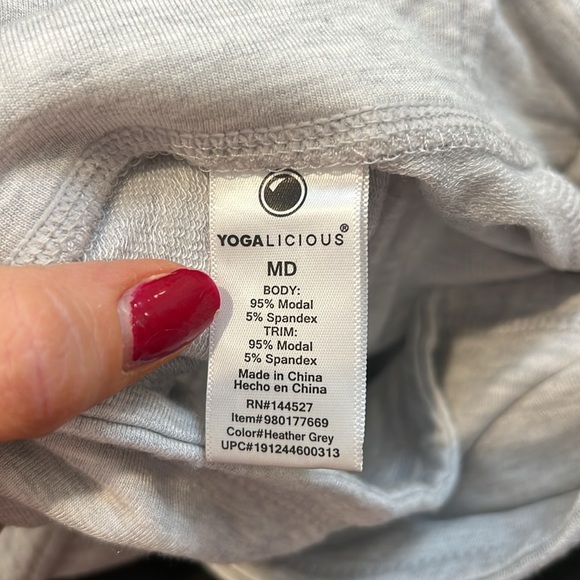 Yogalicious grey long sleeve pullover with thumb holes size medium. - Picture 6 of 6